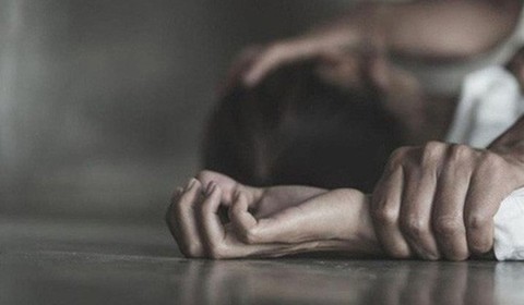 Hiếp dâm Chịch em gái giữa đường trong đêm lên đỉnh cực phê