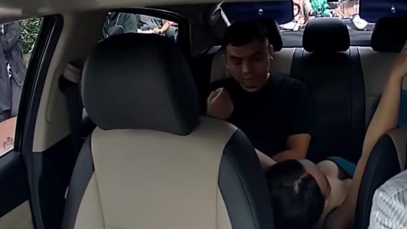 Thượng đế vú to vãi chưởng.